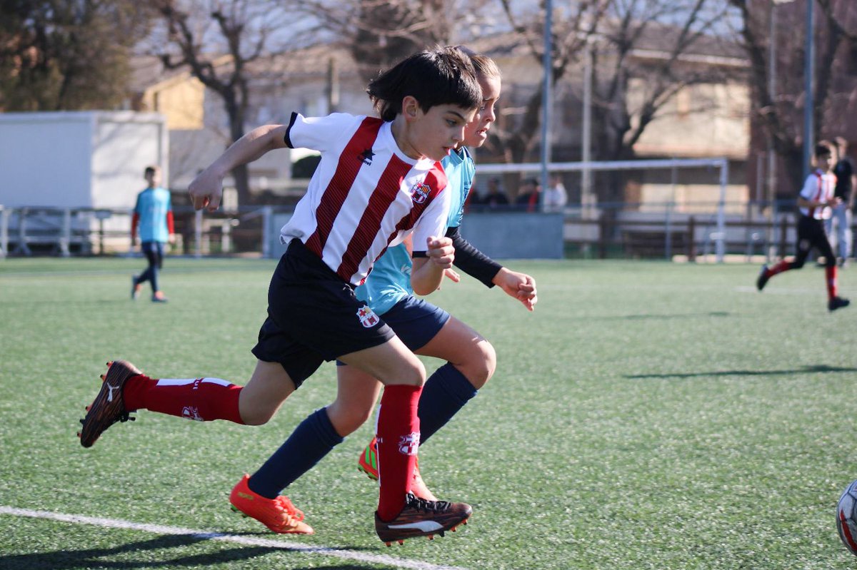 🧠⚽ El jugador no ha de dubtar mai d’ell mateix. Per això, és imprescindible reforçar-lo positivament.