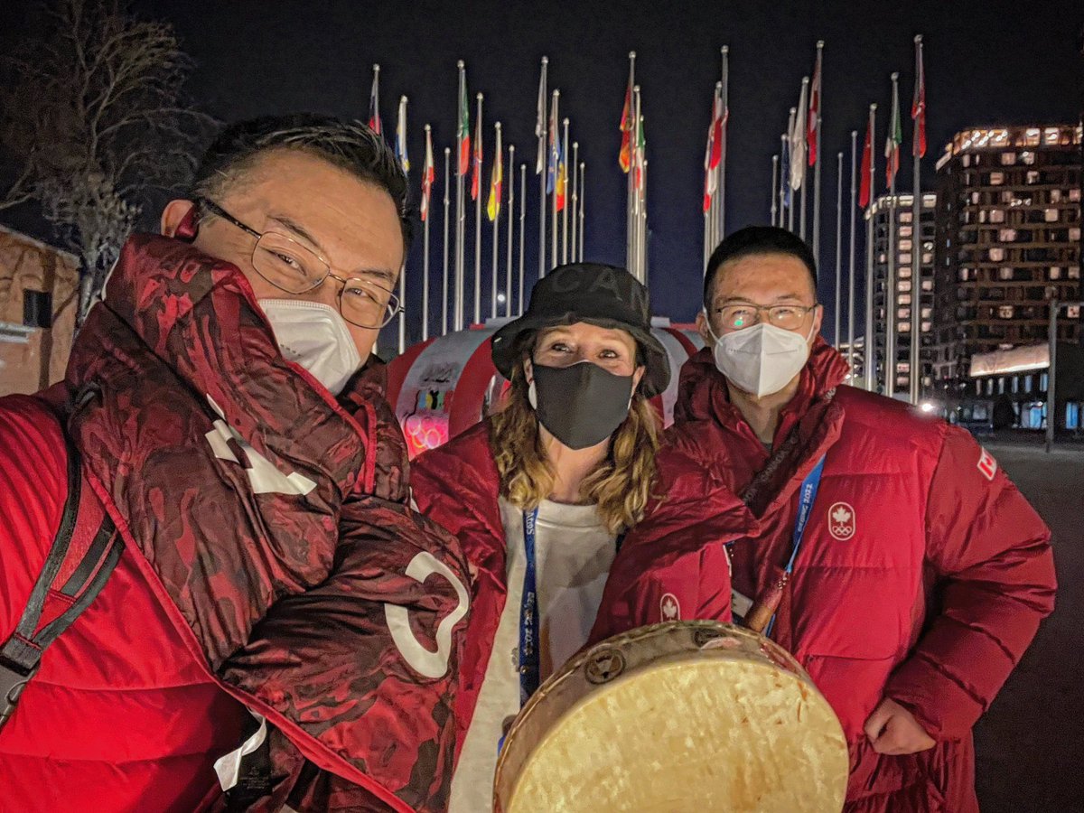 richardliu18's tweet photo. 1year ago, #OnThisDay these 2 @alumniubc were thrilled to meet our #Beijing2022 @TeamCanada Chef de Mission & 2x #Olympic champion, @Catrionald in person, w/the #heartbeatofteamcanada while at the Olympic Village! Remember, at these games,it was #LifeInTheLoop with #TeamCanada 🇨🇦 https://t.co/wyduHfpX2E