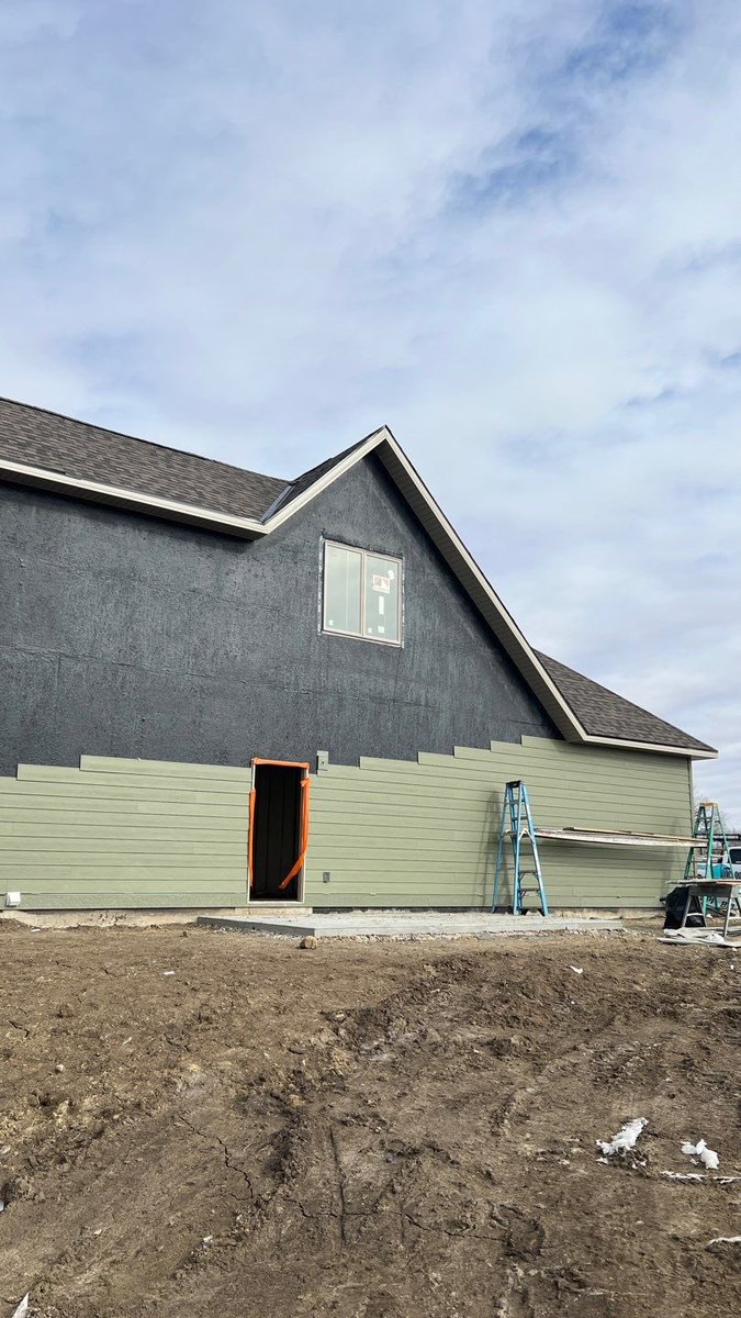 HomeShield_NE's tweet photo. A couple jobs we are working on. #siding #roofing #LNK https://t.co/16W7kpGaQm