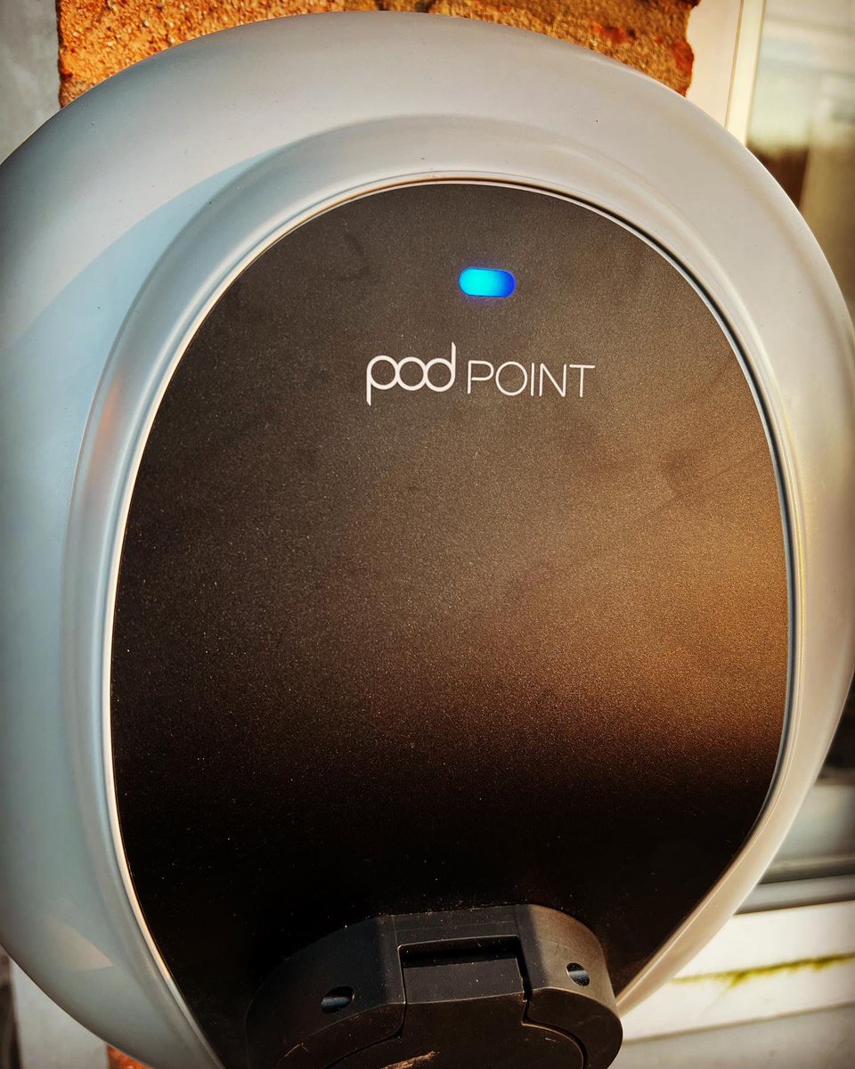 LecEtec's tweet photo. Podpoint EV Charger install today in sevenoaks and got very looked after with teas and cookies π #podpoint #podpointinstaller #evcharger #ev #sevenoaks #westkingsdown #wrotham #boroughgreen #kent #carcharger https://t.co/NT202OVV1Y