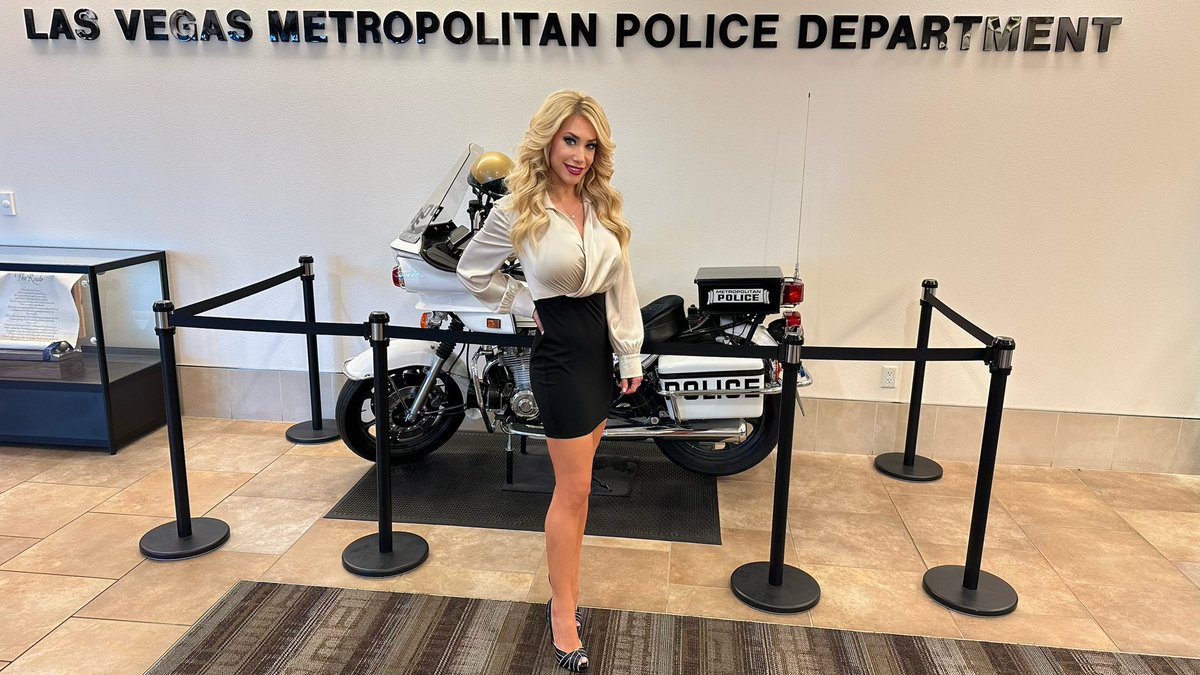 LydiaAnsel's tweet photo. Grateful to be part of the @VegasJusticeLeague, helping bring closure to families. Congrats to @LVMPD and Othram on two more solves! 🙏 #lvmpd #coldcases #lasvegascommunity #philanthropy https://t.co/4Pod9Dwq4g