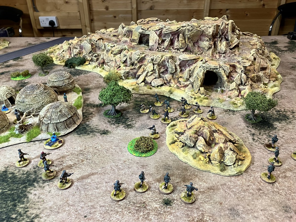 gareth_lane's tweet photo. Rhodesian Bush Wars - flushed out by fire force tactics employed by 3 Commando RLI, the terrorists attempt to run for it. 
#28mm #BushWars https://t.co/EfD2joCrxJ