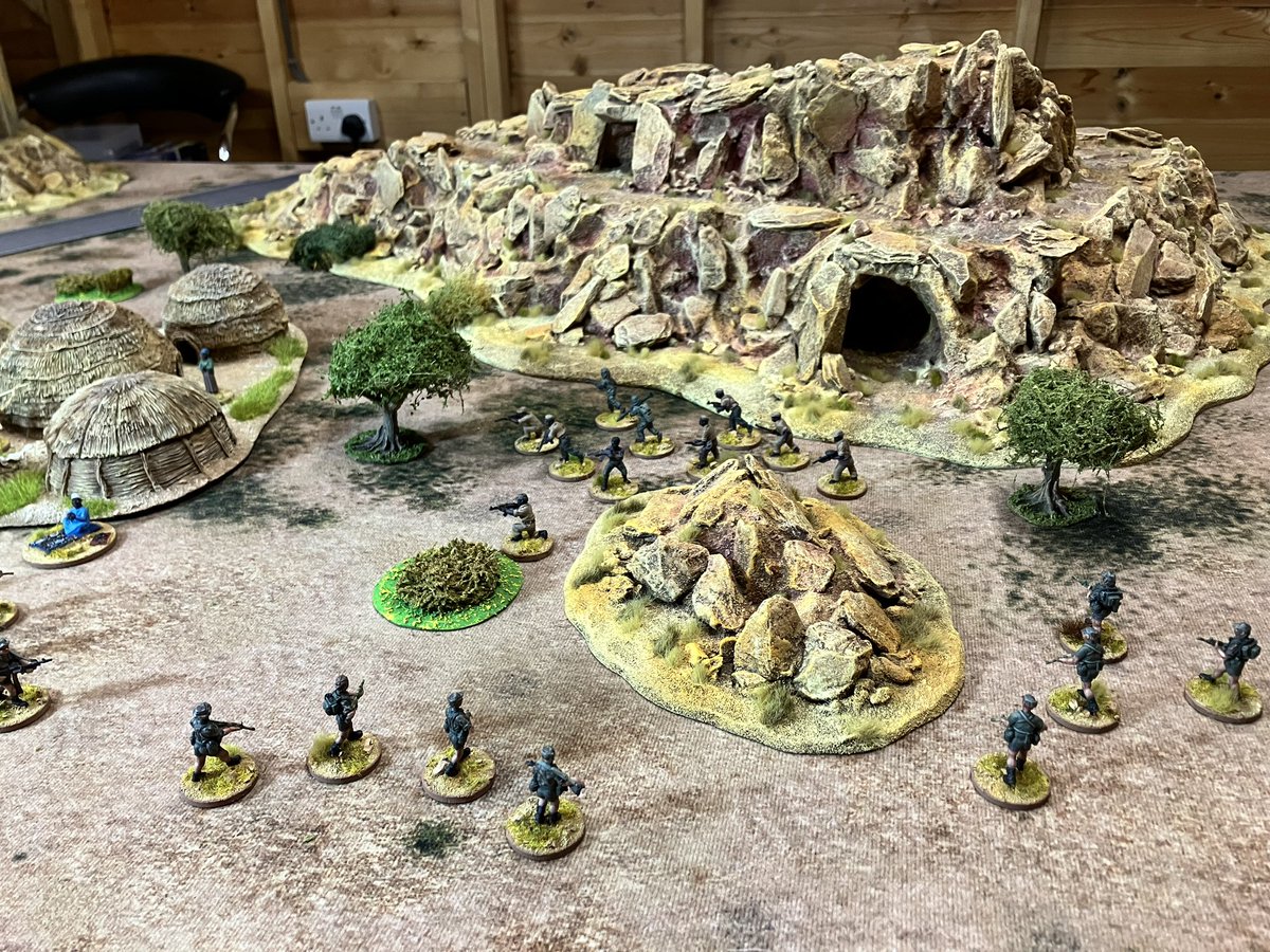 gareth_lane's tweet photo. Rhodesian Bush Wars - flushed out by fire force tactics employed by 3 Commando RLI, the terrorists attempt to run for it. 
#28mm #BushWars https://t.co/EfD2joCrxJ