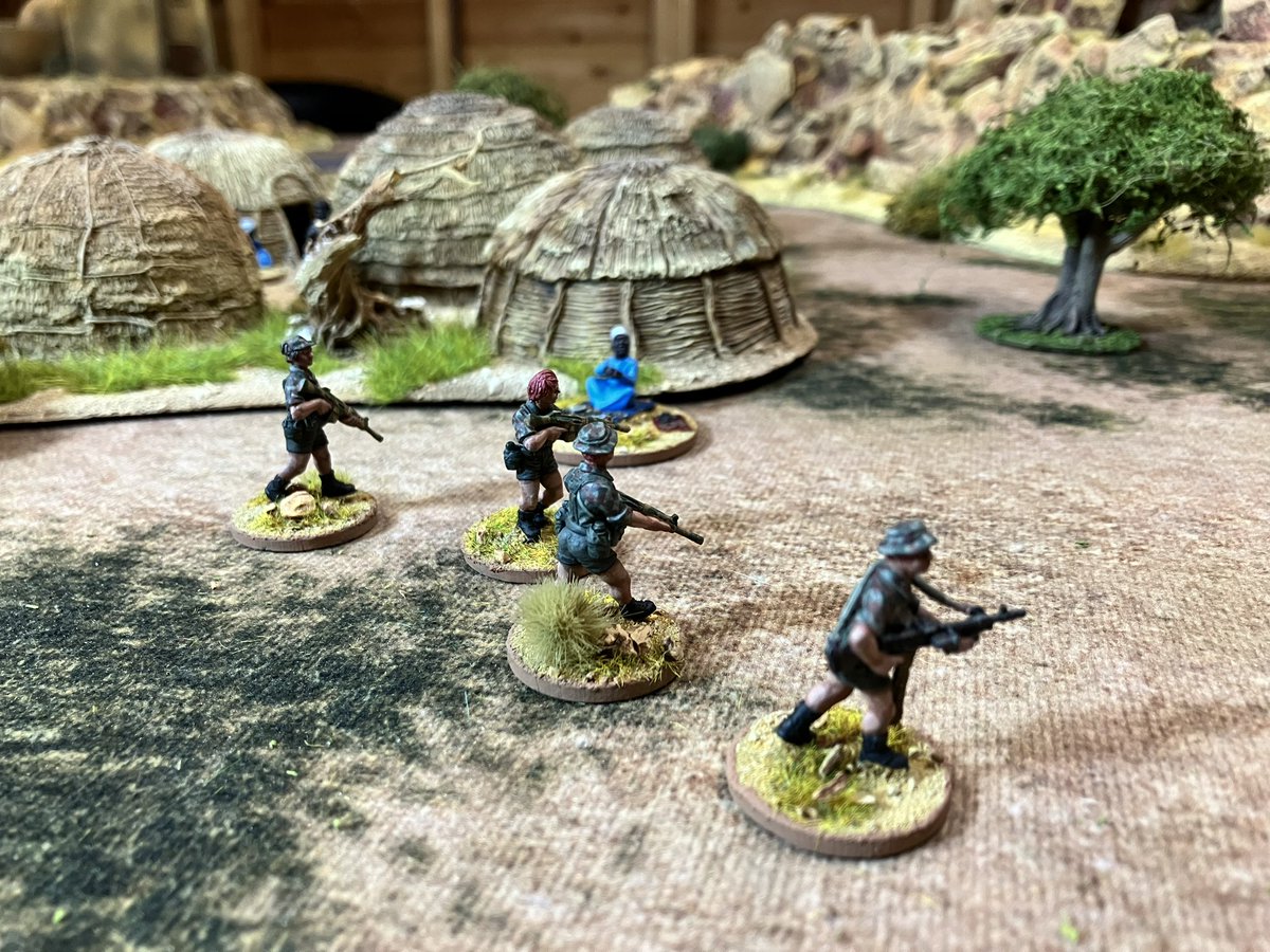 gareth_lane's tweet photo. Rhodesian Bush Wars - flushed out by fire force tactics employed by 3 Commando RLI, the terrorists attempt to run for it. 
#28mm #BushWars https://t.co/EfD2joCrxJ