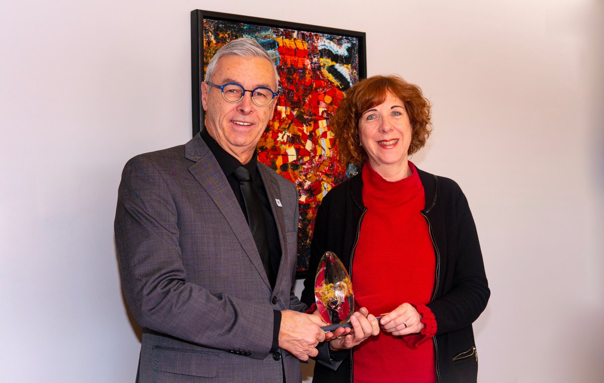 Aramusique's tweet image. L’Aramusique, représenté par Michel Racette et Gisèle Côté, exprime sa plus sincère gratitude au @CQM_musique québécois de la musique pour lui avoir attribué le prix Diffuseur spécialisé de l’année 2021-2022. Cette distinction est pour nous une grande source de fierté. #diffuseur