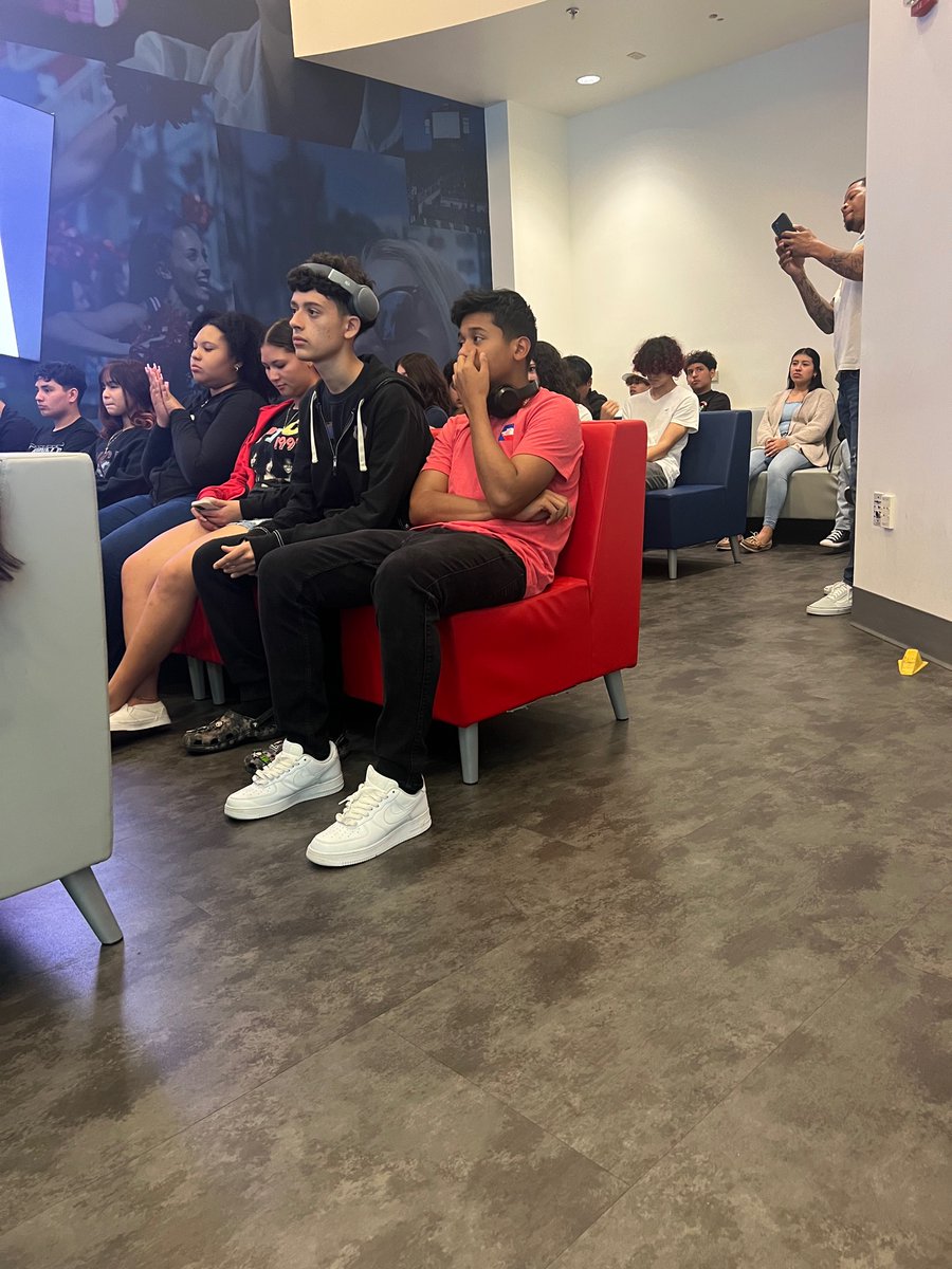 SeedeenNihara's tweet photo. Avid II takes on FAU for a college tour . 
#inspire #opendoors #exploreoptions #backwardsmapping 
@orocofsky https://t.co/3Me72V8J12
