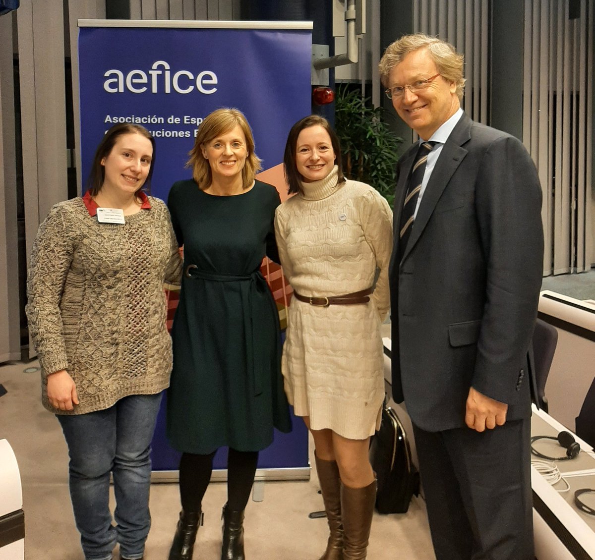 CreBelgica's tweet photo. 🇪🇦🇪🇺@CreBelgica y @CEBE_Belgica participan en el 1er debate sobre la Presidencia de España de la UE, con #AEFICE y @mcarazoseb
➡️Excelente análisis de @linagalvezmunoz @EPoptcheva
y @TonoEPP
➡️Propuestas realistas sobre la inminente legislación en digitalización y la ciudadanía https://t.co/wE1P312dS7