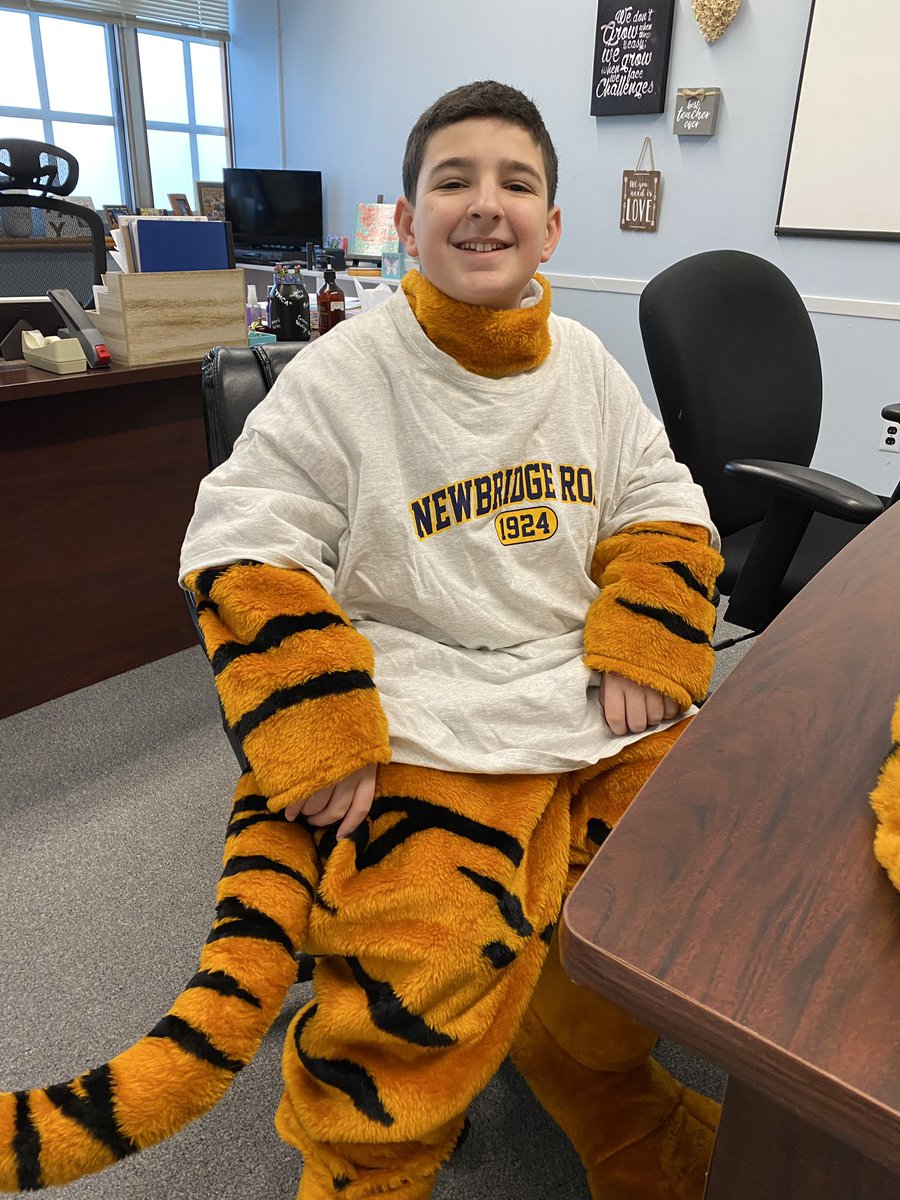 CroceAnnmarie's tweet photo. Hey ..I know that Tiger! 😀❤️ https://t.co/rfm8aIF7WC