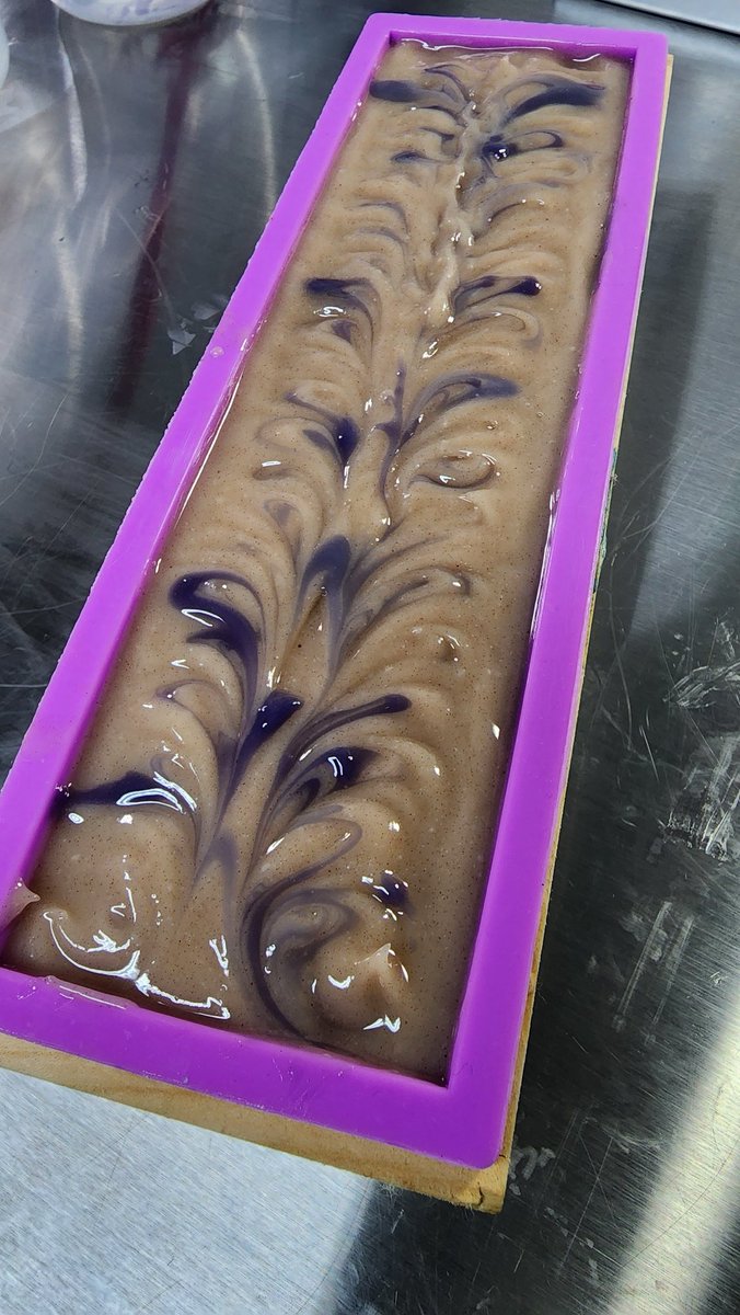 ShadowluxSoap's tweet photo. Experimenting with Alkanet and Madder root. This soap smells like Lilac! https://t.co/Ff6NpyELeP