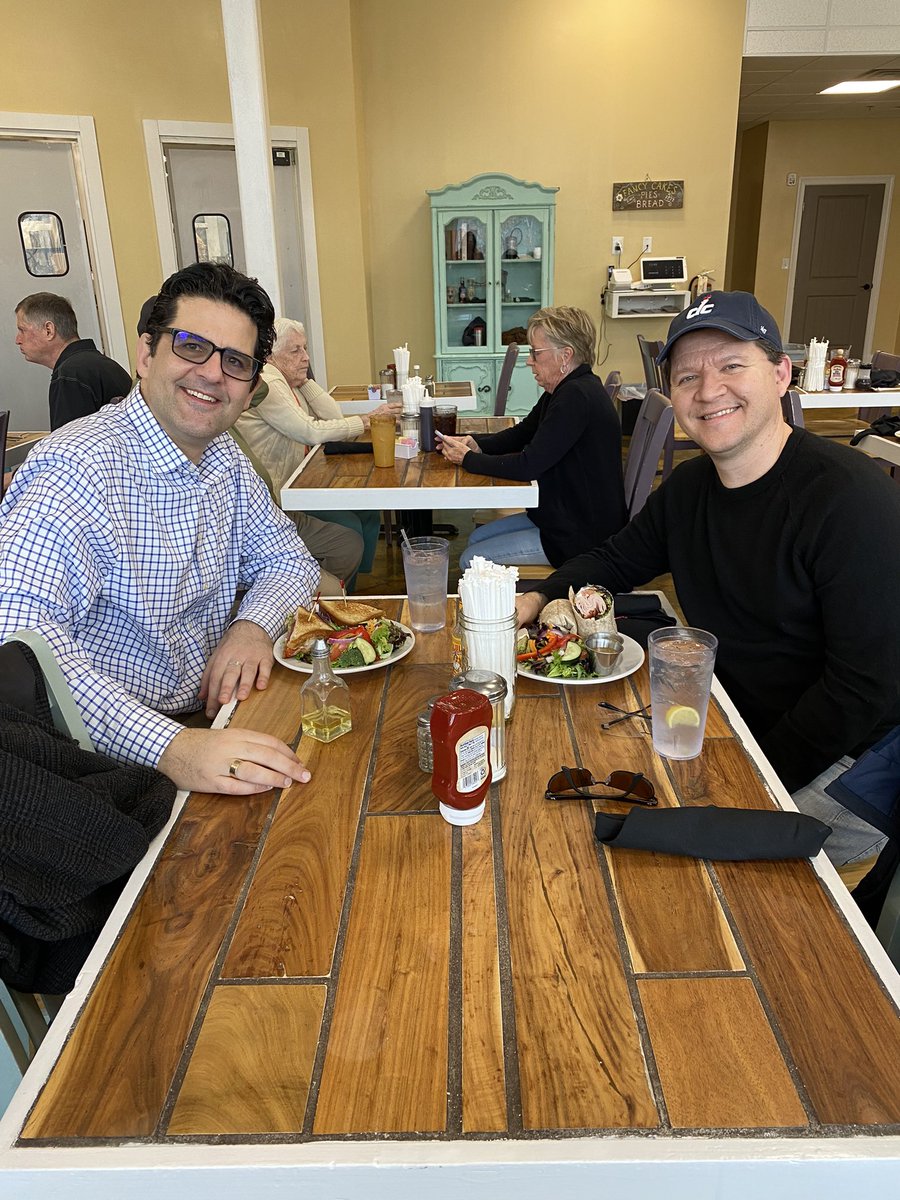 Lunching with @Fiterstein before our GPF concert here at @ClemsonUniv @BrooksCenterCU scartshub.com/arts_daily/gol… @FrankSalomonAs #clarinet #piano #cello