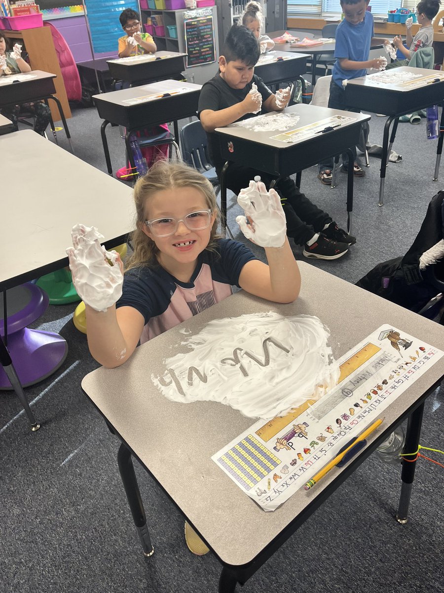 msmoss23's tweet photo. We celebrated FUNdations success with a shaving cream dictation π #phonicsisfun #FUNdations @LaurelMillElem @Mike_Diaz_FCS https://t.co/eBxFjLDSlS