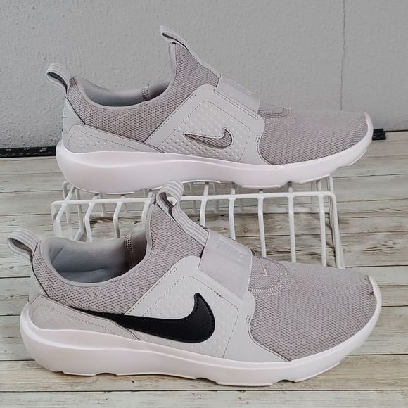 marareid's tweet photo. So good I had to share! Check out all the items I'm loving on @Poshmarkapp from @kimsikorski #poshmark #fashion #style #shopmycloset #nike #giannibini #vintage: https://t.co/EJEDlYE9Rt https://t.co/zBsWbpZaHC