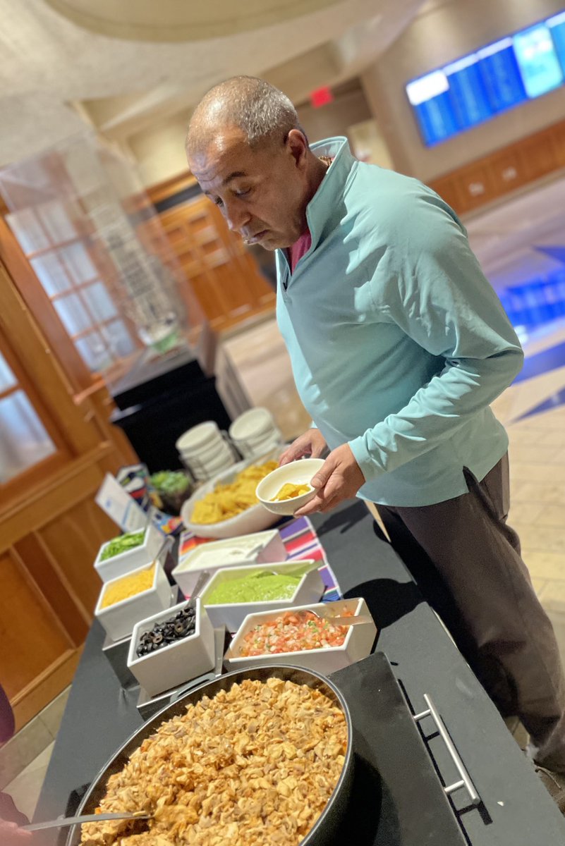 Akikosan0225's tweet photo. ✈️Traveling via SFO? Enjoy United Club 🐔Buffalo Chicken Nacho Bar! 👍🏻 Thumbs Up Taste! #PSProud #TeamSFO @Tobyatunited @Auggiie69 @jacquikey @vjpassa @KevinMortimer29 @mfraser246 @bythebeach05 @TerryRo22159652 https://t.co/Jf6DFEOg83