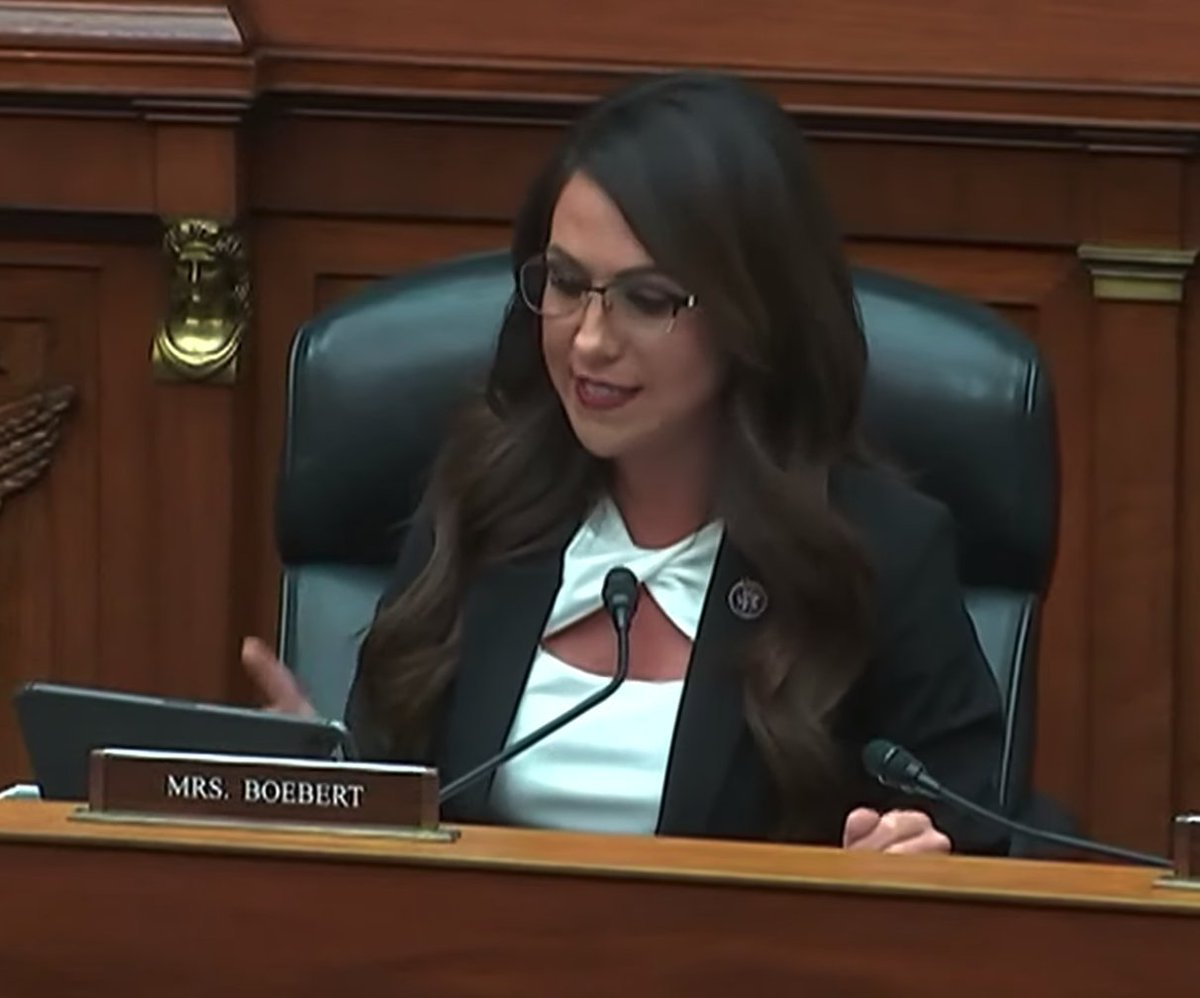 ImpossumP's tweet photo. it's painful to listen to her voice. https://t.co/CffILZPJKo