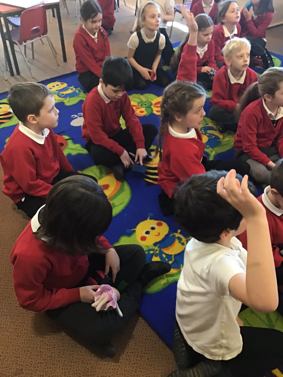 SPS_KS1's tweet photo. This week in maths we have been learning how to count the faces, edges and vertices on a 3D shape โญ๏ธ #spsmaths https://t.co/IYYXpaoQ7X