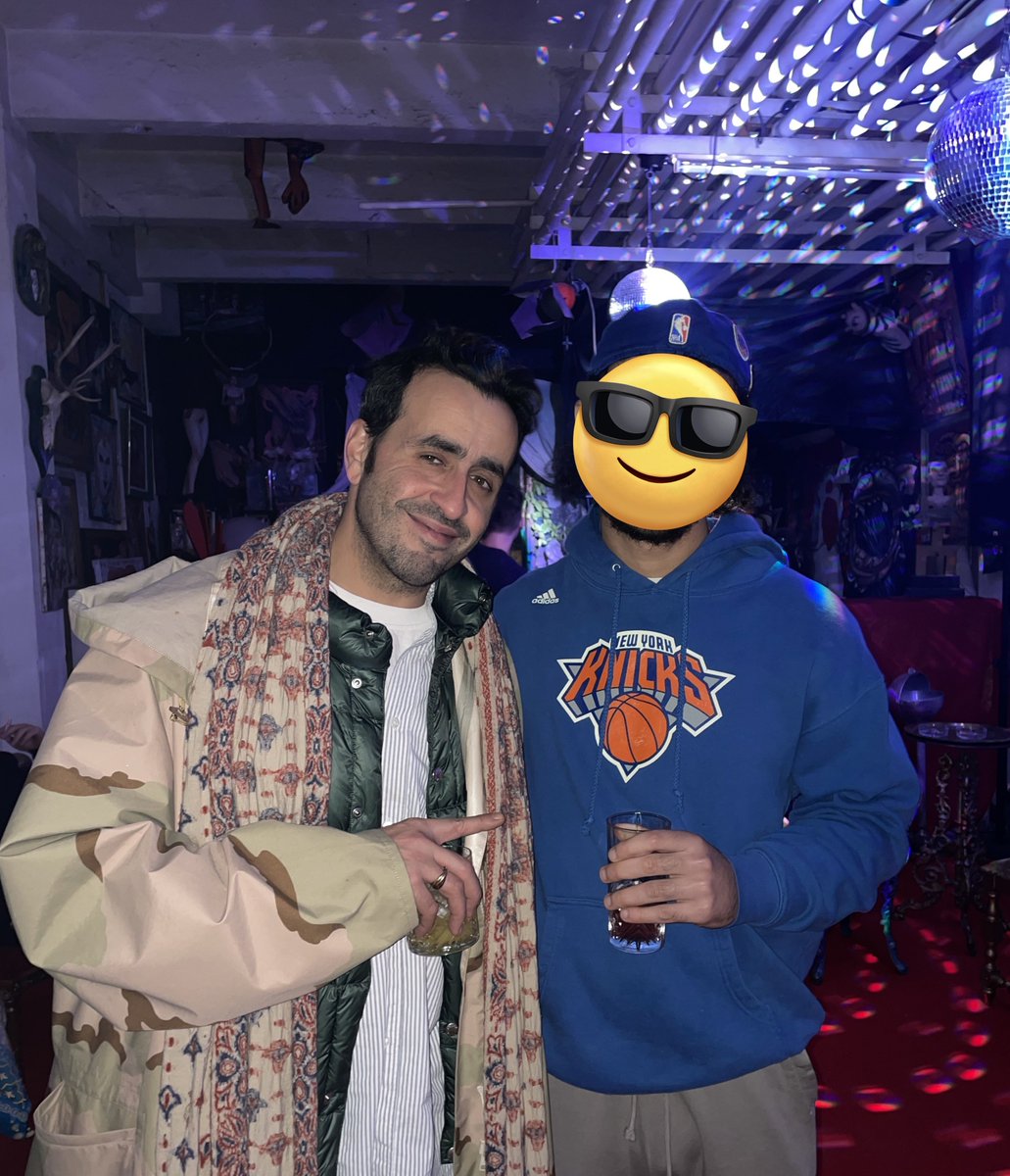 En direct de la ptite fête pour les 100 millions de vues de La Flamme et Le Flambeau et y'a ce mec