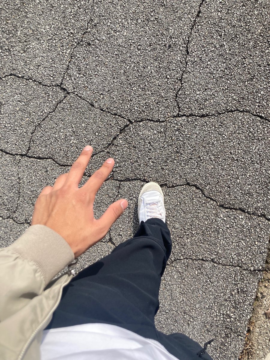 freddster20's tweet photo. i love walking home from school https://t.co/K5fU8HT9KU