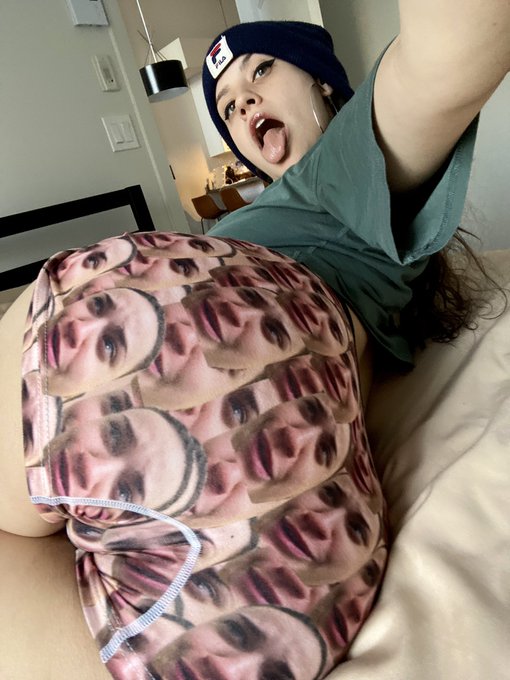 who wants underwear of my infinite crying face https://t.co/2vEXMyoJ0k