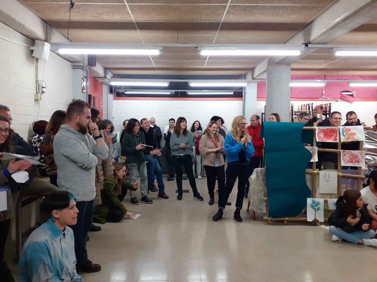 inspuigvert's tweet photo. Avui sessió de Contaminació de Creadors en Residència @abaoaqu_  @CreadorsR  amb l'alumnat de 1r d'ESO i Renata Gelosi Ninja Paper... impressionant!!
https://t.co/GEbN863nIY https://t.co/GD9KTCLpbq