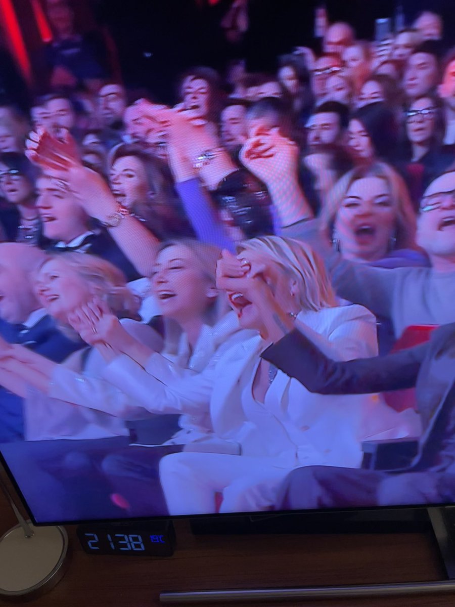 _Manuel_Manuel's tweet photo. Iconic Alba #Sanremo2023 https://t.co/4Kdy12PFK9