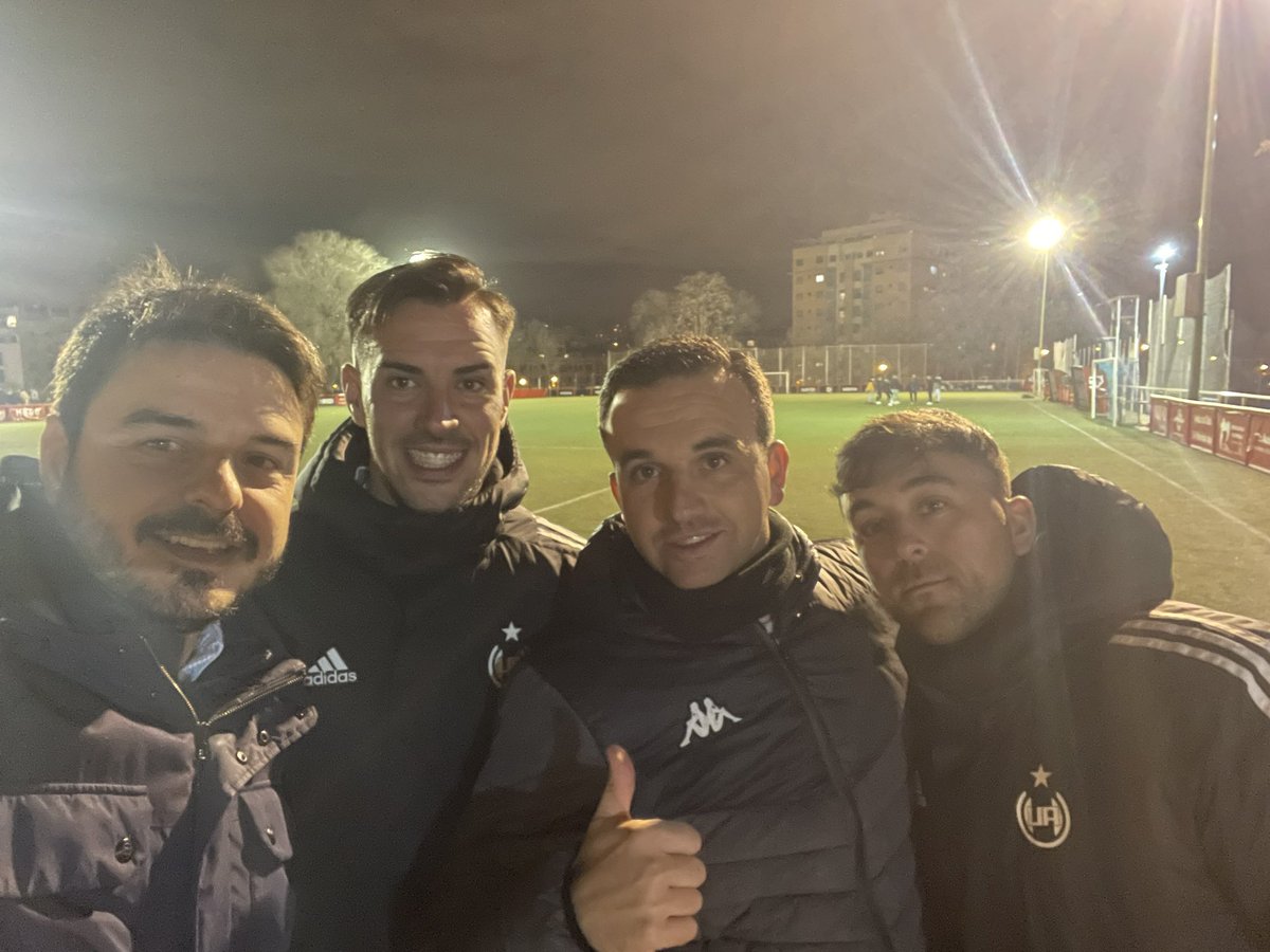 Tarde de fútbol con amigos 🔝
<a href="/Jjsmanchester/">Javier Sanchez</a> <a href="/Vite_Olmeda/">Víctor Olmeda</a> 

Una alegria verte <a href="/MarioEscolante/">MarioEscolante</a> ❤️

¡Grandes! ⚽️⚽️