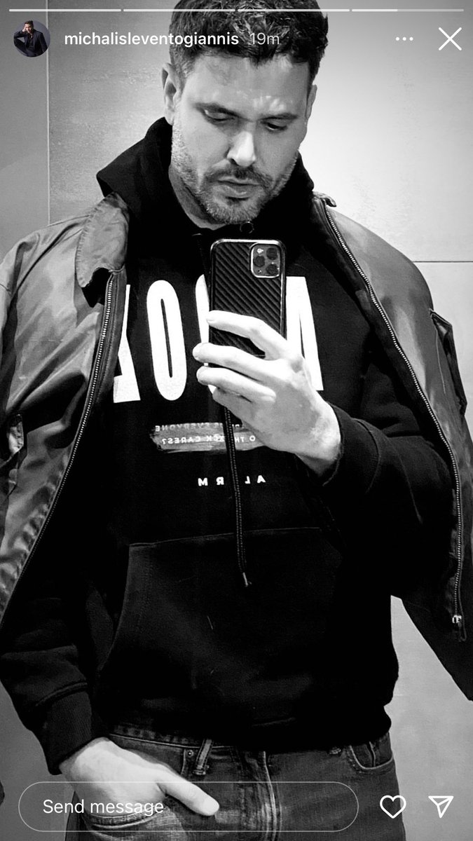 Μιχάλη πάτα μας κι άλλο αντέχουμε 🥵🔥❤️ 
ΥΓ: εντωμεταξύ το είδα απ την Κύπρο για να κοιμηθώ νωρίς υποτίθεται… 🤯 #Pagidevmenoi