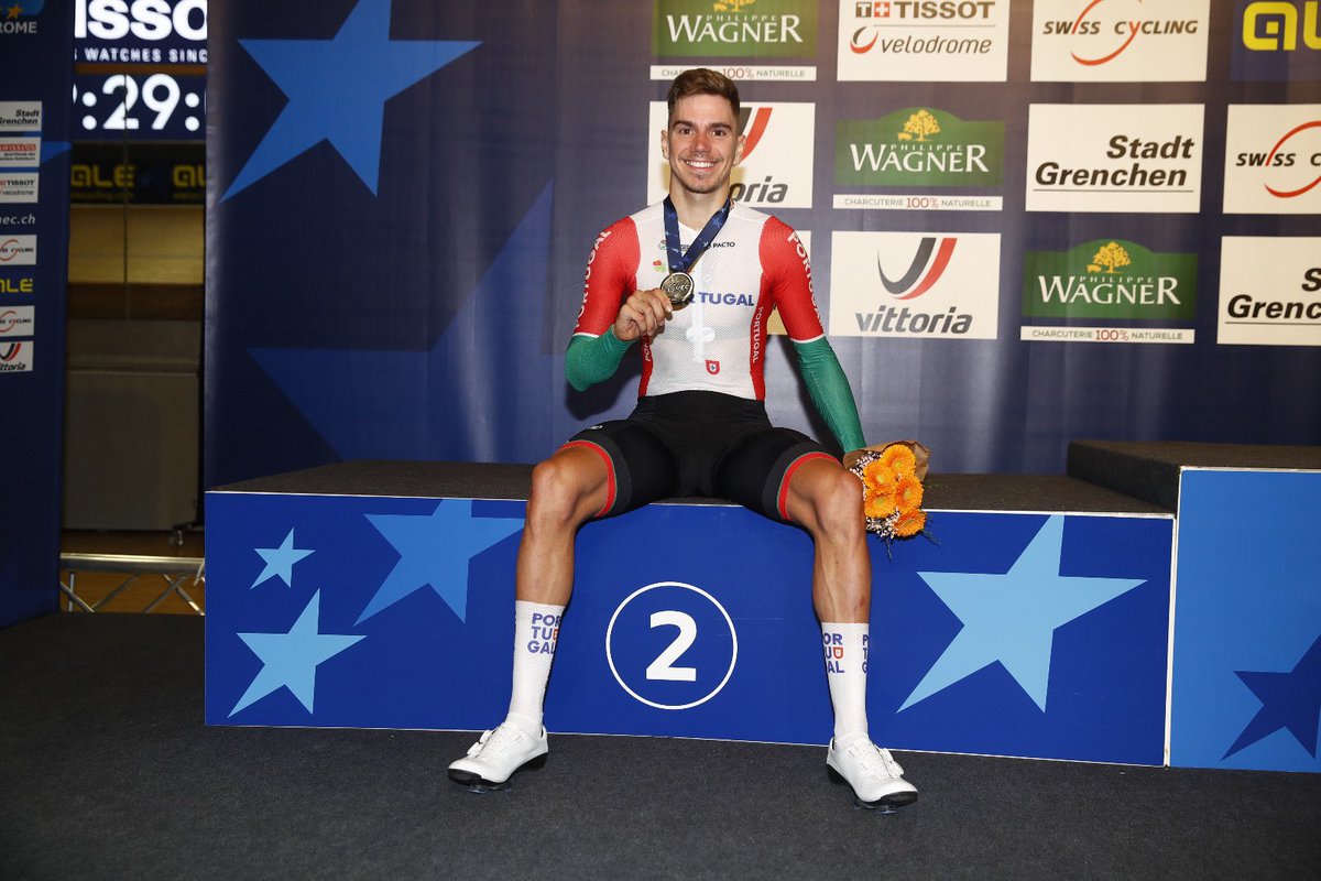 roliveira57's tweet photo. Vice European champion in elimination race 🥈🇪🇺 with all my focus on the road it’s really good to come here and take a medal! I’ll keep chasing it 👀 oh btw, @tatamartins99  just became scratch European champions minutes before my race! It kept my heart rate high before my race😂 https://t.co/jAl2B0328i