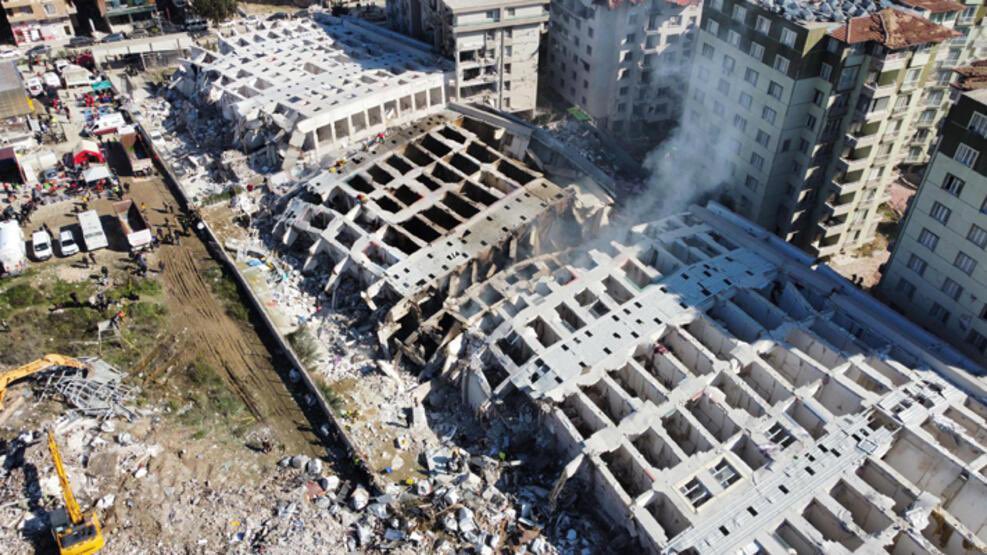 feenerbahce_'s tweet photo. Hatay/Antakya-Rönesans Rezidans 
Deprem öncesi ve sonrası 
Hala Enkaz altında birçok insan olduğu söyleniyor https://t.co/P4wf0V6eem