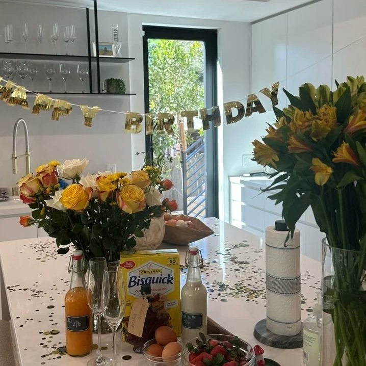 oopsjxdn's tweet photo. 📸: Stassie reposts a story with Jae for her birthday.

the most beautiful woman🥰💐

#jadenhossler #stassie https://t.co/F559vrbcIQ