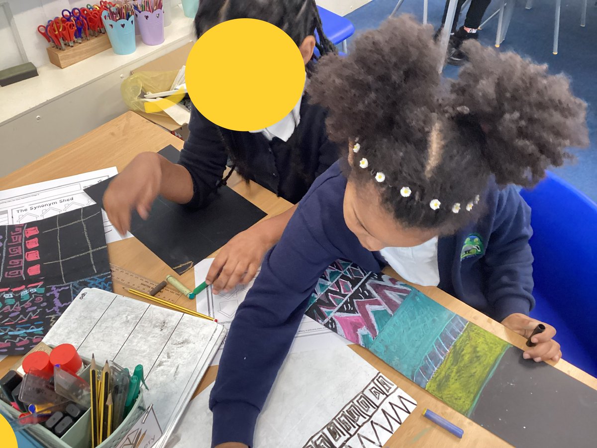 BrocklewoodP's tweet photo. Year 3 and 4 have been studying artist Yinka Shonibare as part of their project. Here they are using pastels to create patterns inspired by his art https://t.co/u9Cr6XLyX6