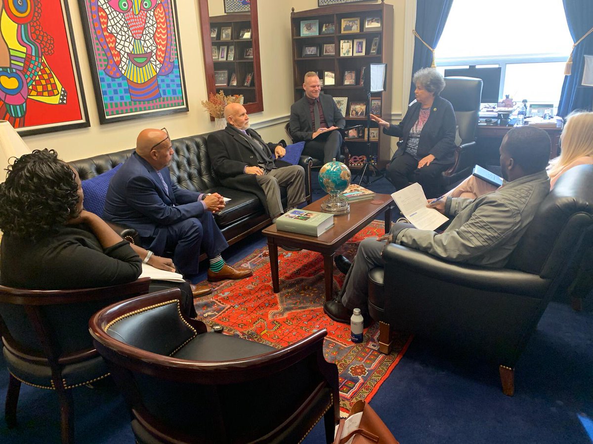 FLCities's tweet photo. Thank you to @RepLoisFrankel for taking the time to meet with our #FASTFlyIn attendees today. #FLCities https://t.co/DBboKQuftl
