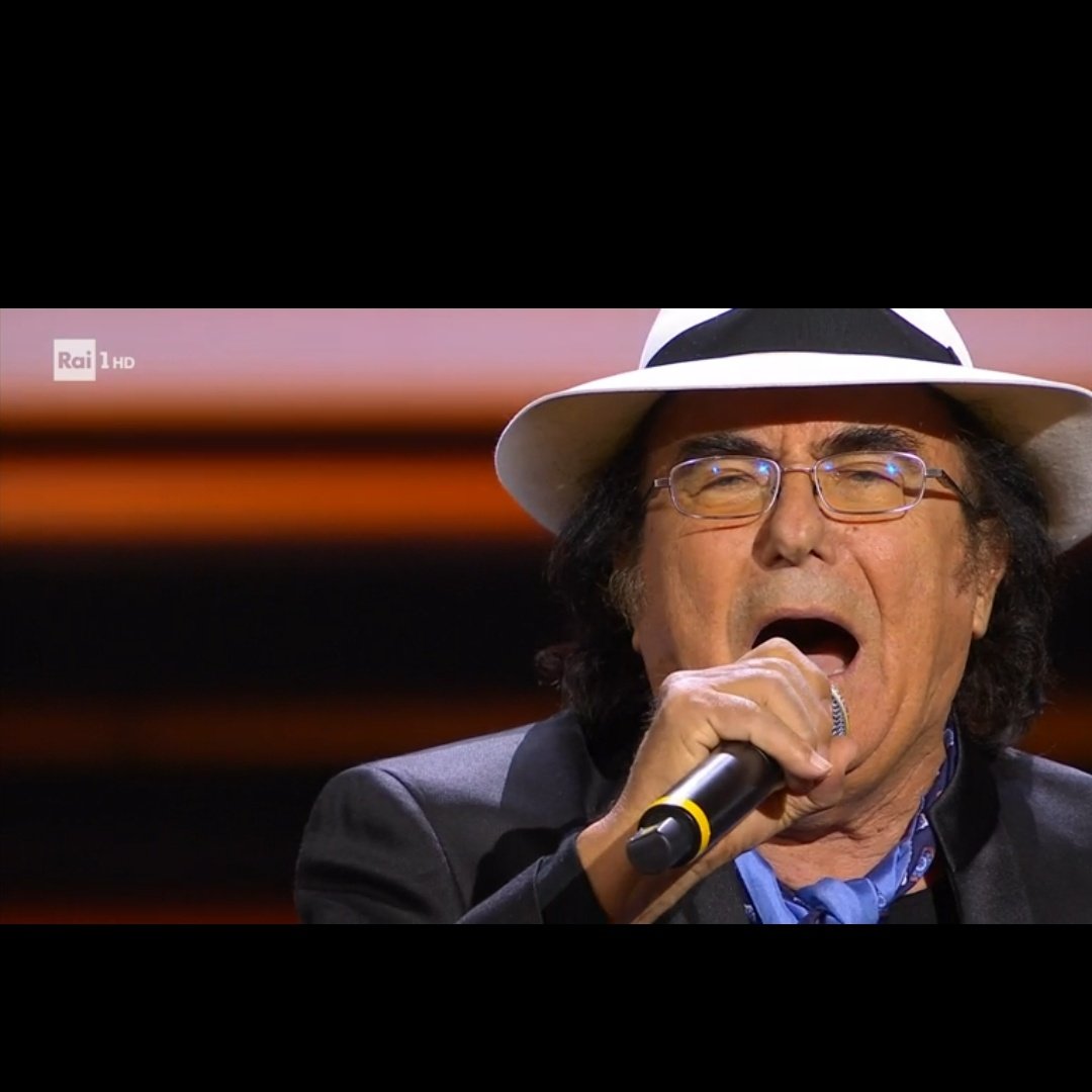 lastgiuli's tweet photo. SCUSATE LA FACCIA DI GIANNI MENTRE ALBANO FA L'ACUTO NON MI STO SENTENDO BENE

#Sanremo2023 https://t.co/1hACf7jI1l