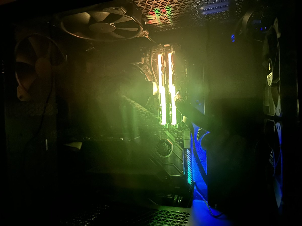 LiamStott17's tweet photo. Got my first PC build sorted today with a little help from my old bud @nige_bunt now to get my Security Lab up and running! https://t.co/jFcAxgfeAV
