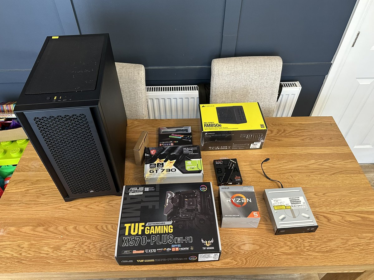 LiamStott17's tweet photo. Got my first PC build sorted today with a little help from my old bud @nige_bunt now to get my Security Lab up and running! https://t.co/jFcAxgfeAV