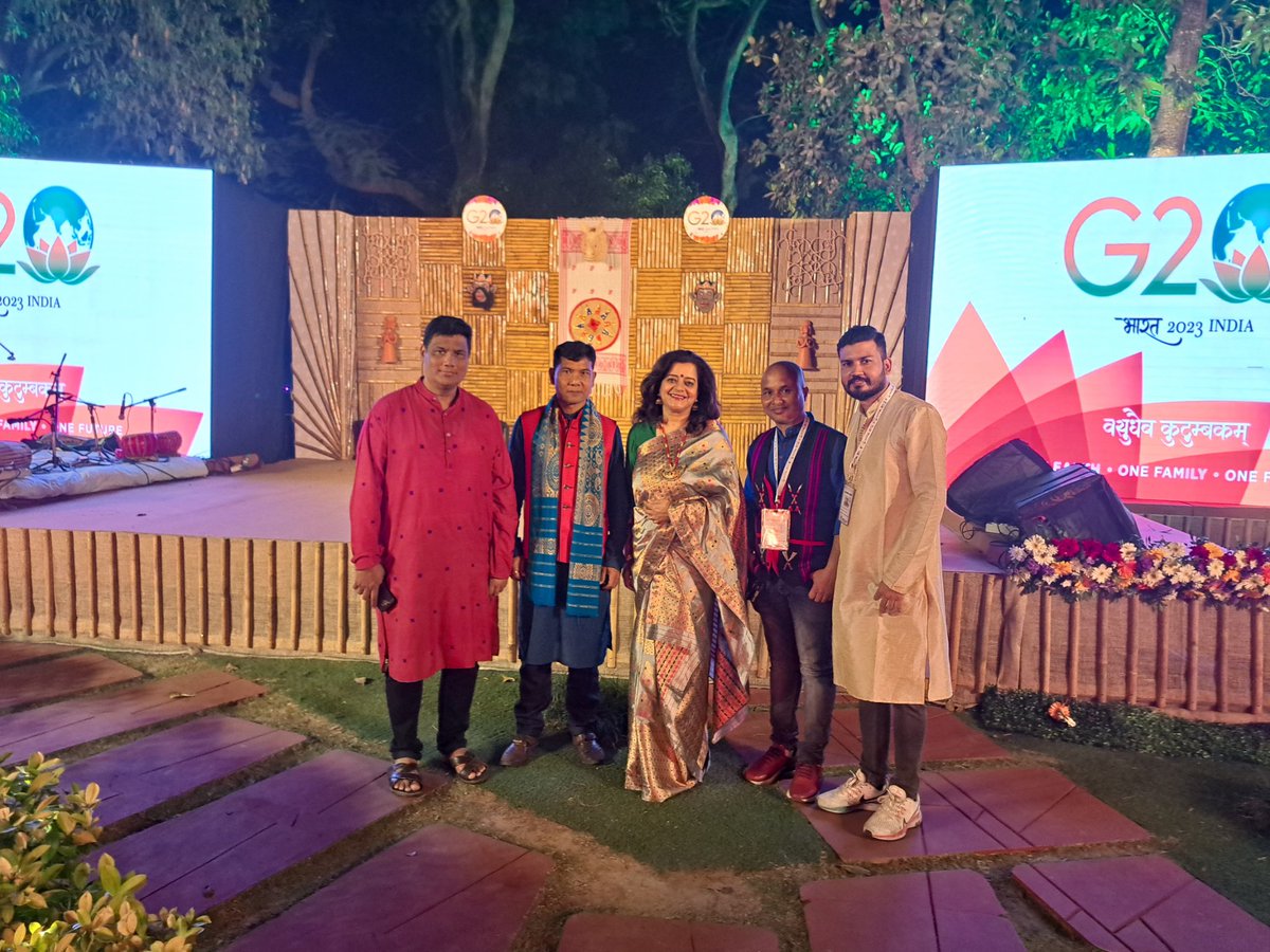 sunitaviolin's tweet photo. Honoured to have done the finale musical for @g20org in Assam on the theme of nature-water-future at the picturesque @MahabahuCentre. Thanks to @MinOfCultureGoI @PIBCulture @awesomeassam1 @mygovassam @mygovindia @assamtourism_ @PMOIndia @EduMinOfIndia @CMOfficeAssam @FinMinIndia https://t.co/ajJMIzDxfg