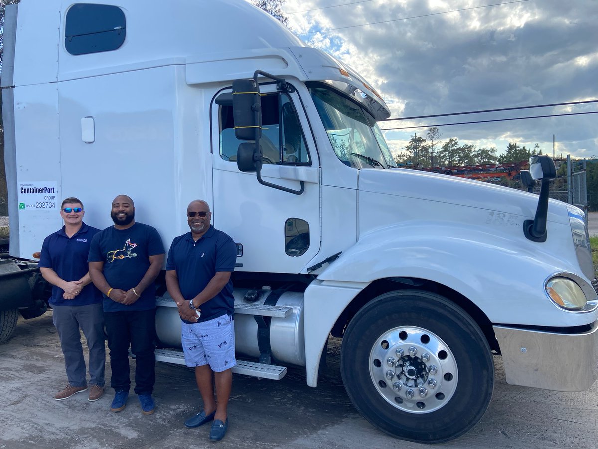 CPGdrives's tweet photo. CPG is pleased to announce we are now operating in the Sunshine State! Meet our first Jacksonville driver and fleet owner, Karium and John. We look forward to growing our partnership with them as we expand operations into the Florida markets! https://t.co/La0CpabFYL