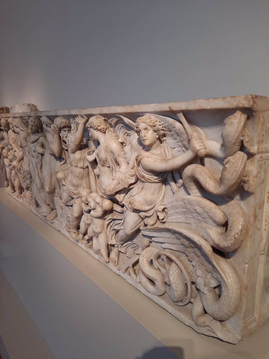 For #ReliefWednesday the Medea Sarcophagus in the Altes Museum in Berlin. Found near Porta San Lorenzo in Rome and dated to the mid 2nd Century AD. 

Showing 4 scenes from the Medea myth.