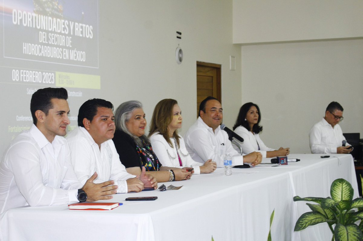 SemadesTabasco's tweet photo. En representación del Gobernador de Tabasco, @cmmerino , la Titular de la Secretaría para el Desarrollo Energético, @MaluSomellera participó como testigo de honor en la firma de Convenio entre el Consejo Nacional de @ClusterTabasco , presidido por Ofelia Garza Delgado,

1/3 https://t.co/hxGJSC1jMe