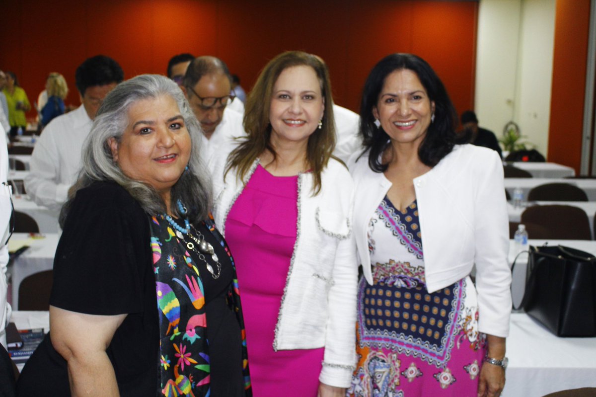 SemadesTabasco's tweet photo. En representación del Gobernador de Tabasco, @cmmerino , la Titular de la Secretaría para el Desarrollo Energético, @MaluSomellera participó como testigo de honor en la firma de Convenio entre el Consejo Nacional de @ClusterTabasco , presidido por Ofelia Garza Delgado,

1/3 https://t.co/hxGJSC1jMe