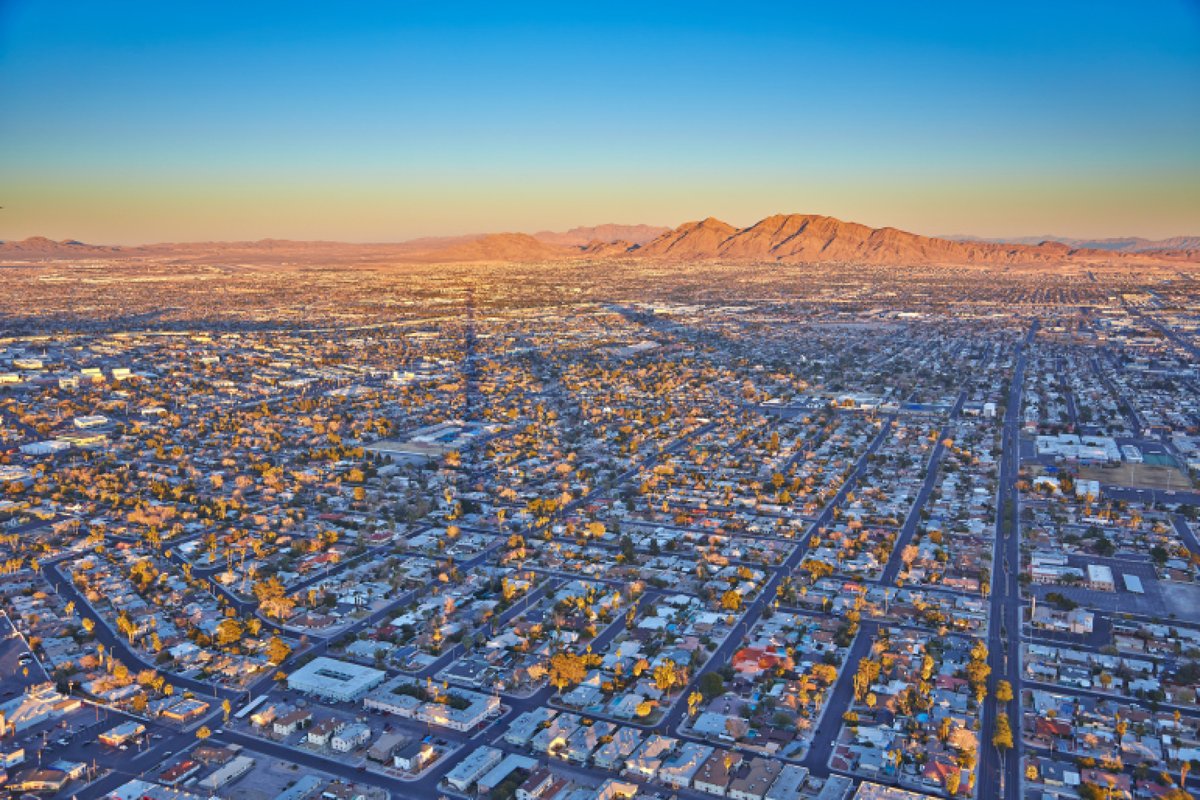 FeelingVegas's tweet photo. There's a lot more to Las Vegas than just the Strip 👀 #LasVegas #Vegas #VegasLife https://t.co/0iw4RgbCAo