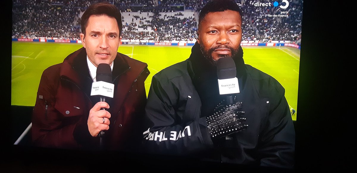 Pycool11's tweet photo. #OMPSG #CDF c'est possible, les 2, ils arrêtent de parler et partent diirect a leur soirée? Ils sont déjà en tenue... https://t.co/rN84o6aRlP