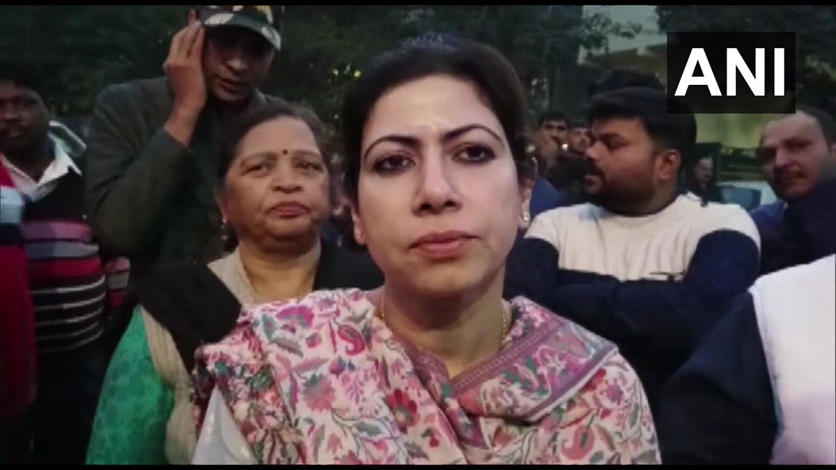 A woman along with her daughter was standing on the road in Jhandewalan area whe… A woman along with her daughter was standing on the road in Jhandewalan area whe…