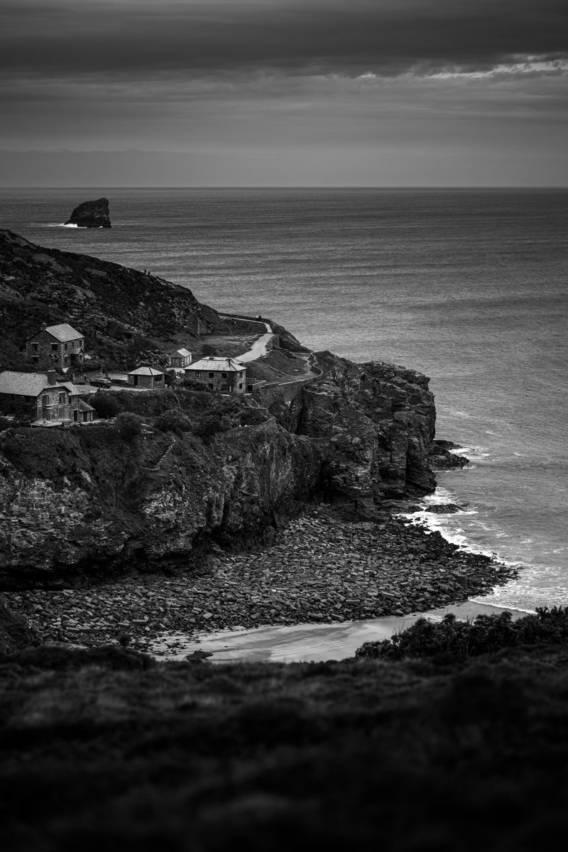 Always dark & moody, views in Aggie earlier last year.
-
-
-
#leicaSL #leicaphoto #bnwphoto #RosamundePilcher #leicaUK #Monochrom #leicaphoto #cornwall #greatbritian #kernow #kernowfornia 
#leicaaustria #leicadeutschland
#framelinesmag #leica🔴
#everybodystreet #leicaworld #surf