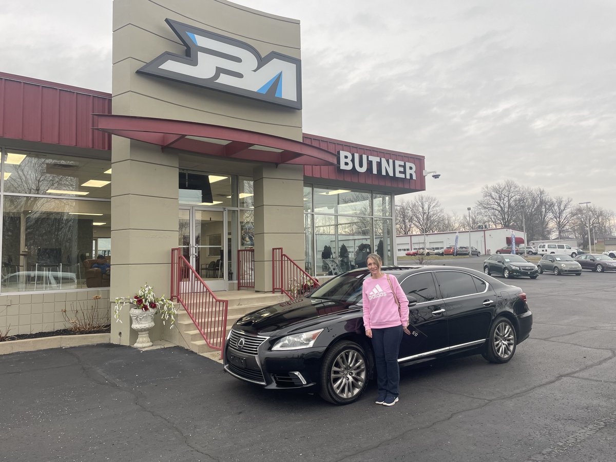 Talk about luxury 💎 Andrea just upgraded to a beautiful Lexus LS 460!!! 
We love that such an amazing customer found such a beautiful car! 
#Congratulations and #TeamJBA  thanks you for your continued trust in our business! #Since1965