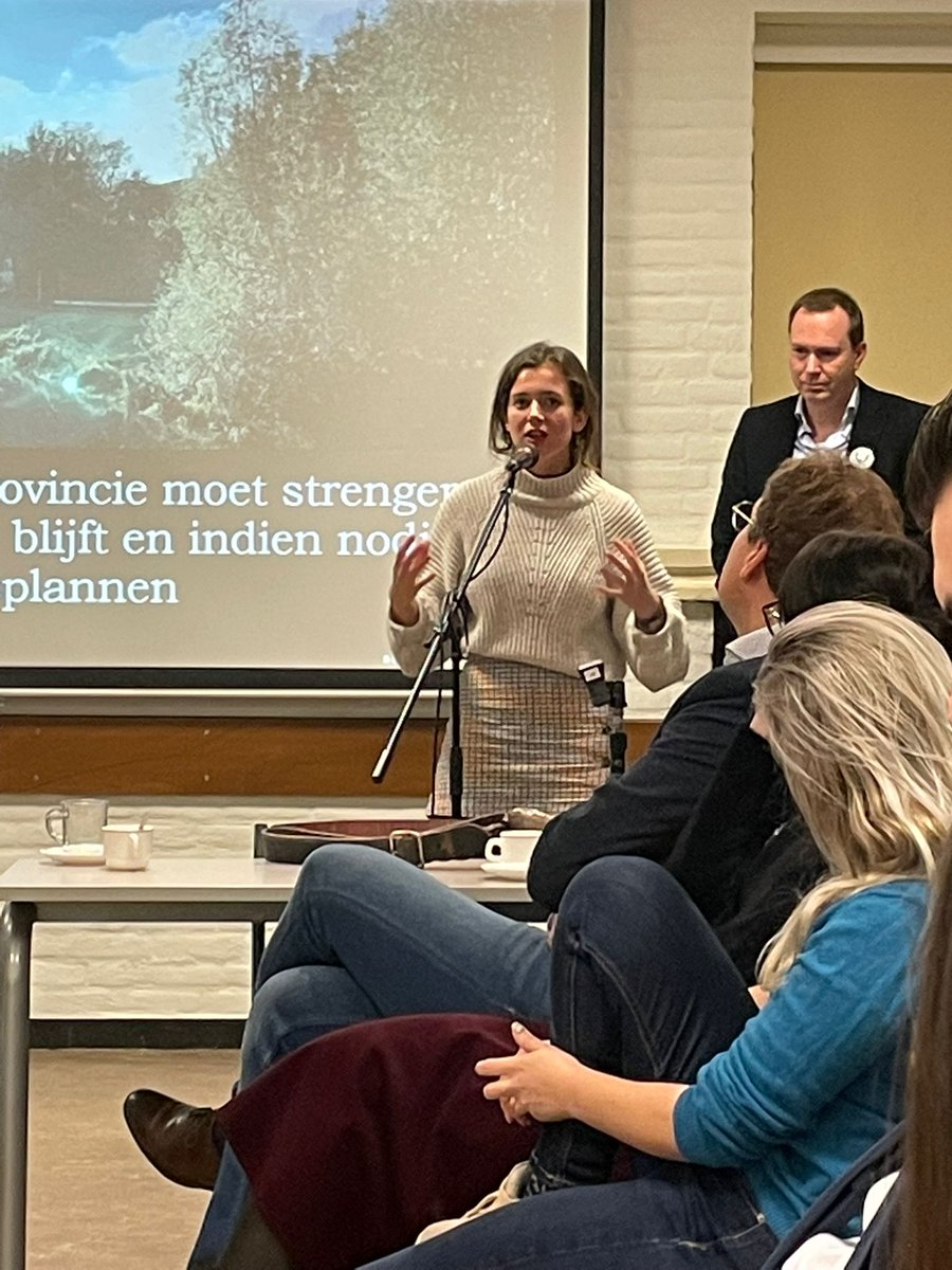 'Iedereen heeft het over betaalbare woningbouw, wij als PvdA willen dat concreet maken: 40% sociale huur, 40% betaalbare koop.' Ons kandidaat-statenlid <a href="/NoortjeFlink/">Noortje Flink</a> duidt onze plannen in het debat van Wijkplatform Overvecht.