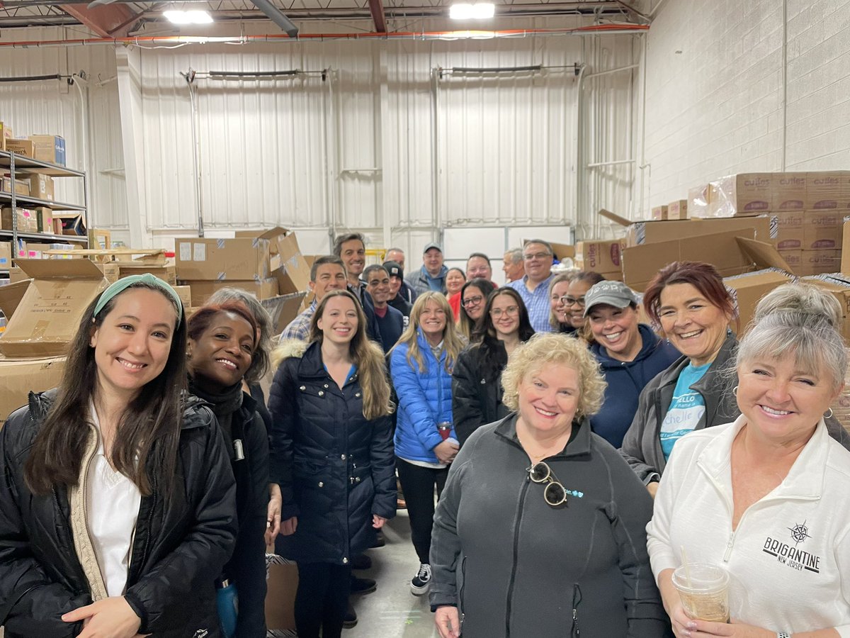 MitzvahCircle's tweet photo. #GeoBlue served Shannon a single mom in need of clothing, shoes, diapers and more along with 6 other families! #volunteer #giveback #Donate #mitzvahcircle https://t.co/udIS1kPlsp