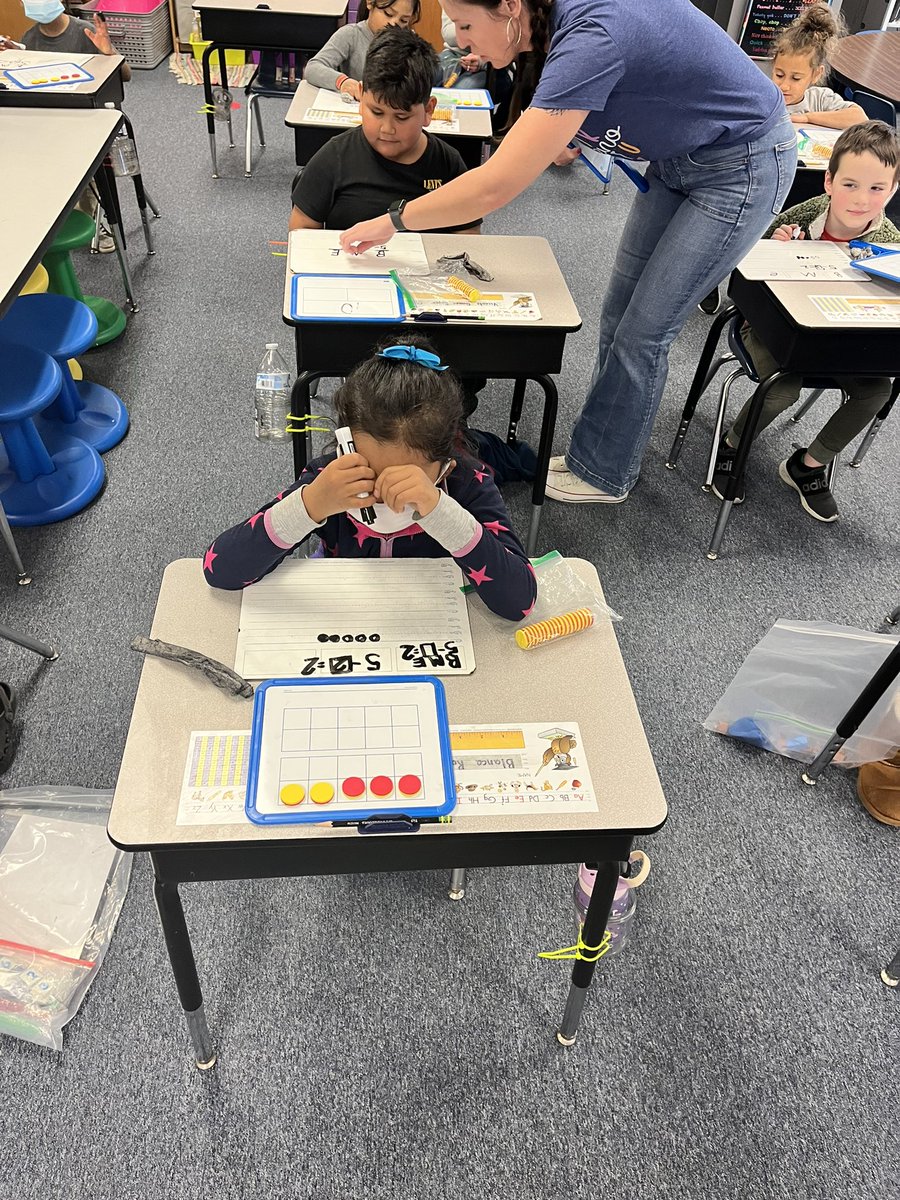 msmoss23's tweet photo. Their turn!!!! #mathmaticians #buildit #showit @LaurelMillElem @ECUcrystalECU https://t.co/u3vvaVCd95