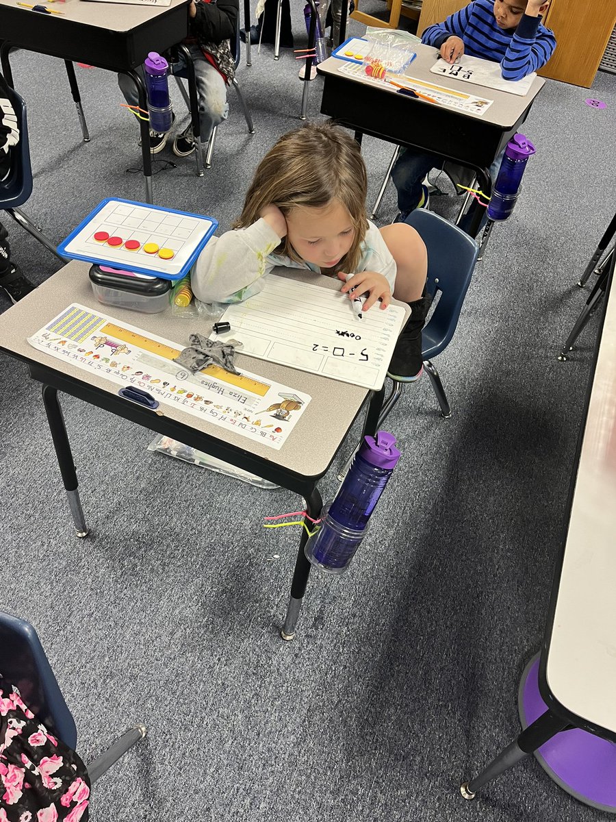 msmoss23's tweet photo. Their turn!!!! #mathmaticians #buildit #showit @LaurelMillElem @ECUcrystalECU https://t.co/u3vvaVCd95