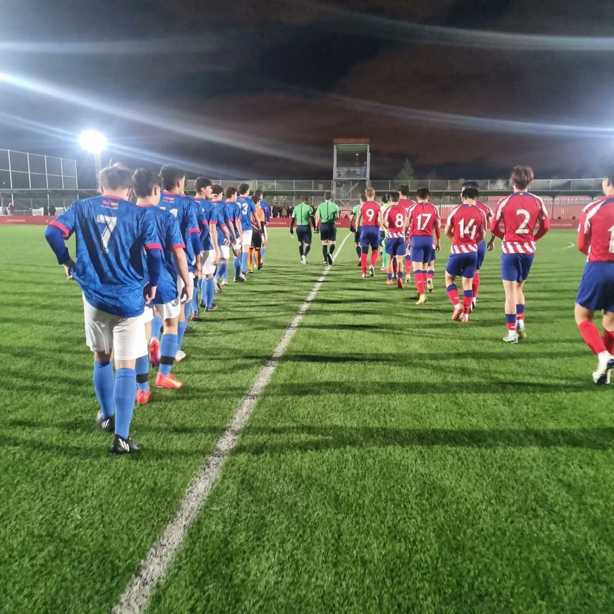 CalaPozuelo's tweet photo. ⚔️ Partido amistoso hoy de nuestro #JuvenilA frente a la Academia Internacional del @Atleti
¡Muchas gracias por la invitación! 💙
#VamosCala #DiablosAzules https://t.co/IjvuciVw58