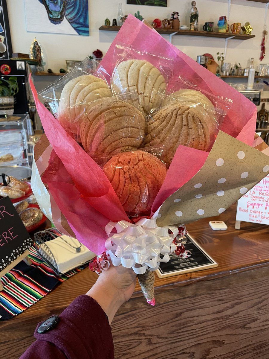 Cafecito_Bonito's tweet photo. One more day to place orders 💌❤️🥰 Don’t be late and get your hunny a concha bouquet 🫶🏽 https://t.co/t8o6PxLUpe